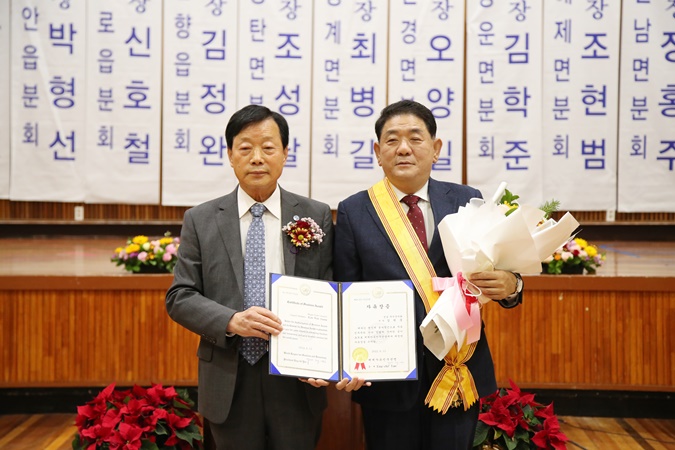 김원중 무안군의회 의원 세계자유민주연맹 ‘자유장’ 수상