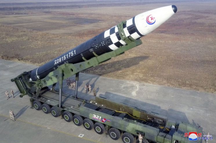 북한이 지난 18일 발사한 신형 대륙간탄도미사일(ICBM) '화성-17형' [이미지출처=연합뉴스]