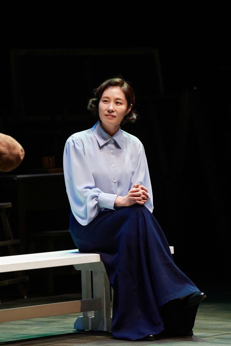 연극_광부화가들에서 헬렌 역을 맡은 배우 문소리. 사진제공 = 씨제스