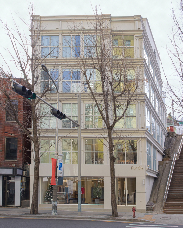 의류 쇼핑몰 PVCS, 한남동 쇼룸 12월 1일 그랜드 오픈