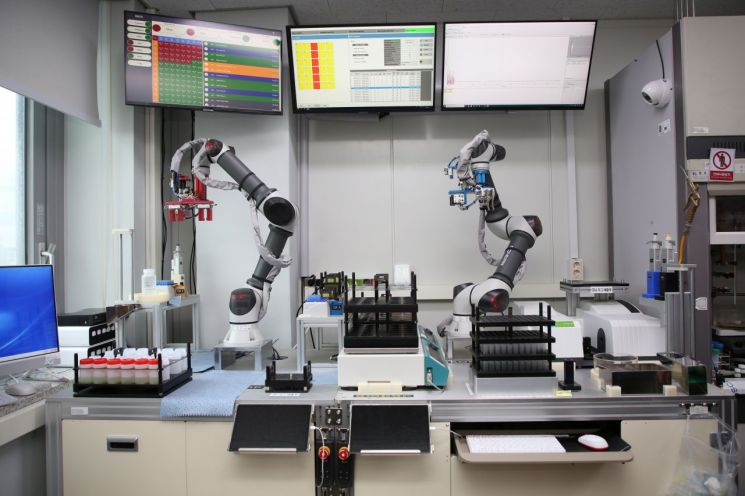 [과학을읽다]"인간 없어도 된다"…세계 최초 '인공지능 로봇' 기술 쏟아졌다