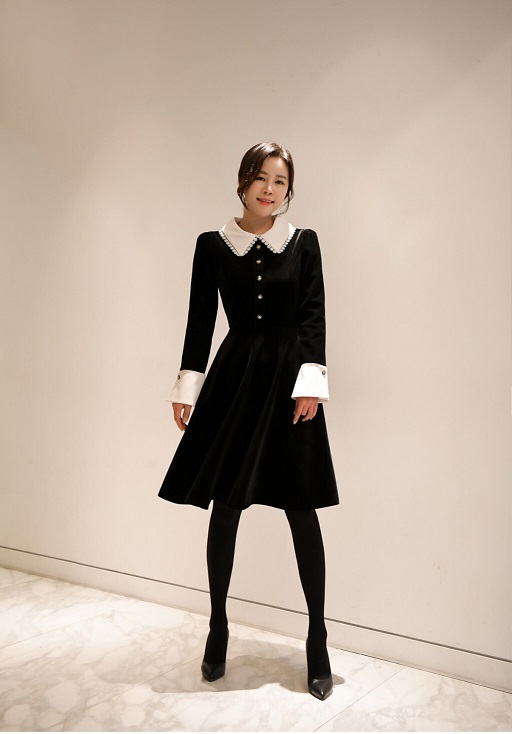 롯데온 홀리데이파티 악녀일기 벨벳원피스 연출 이미지.(사진제공=롯데온)