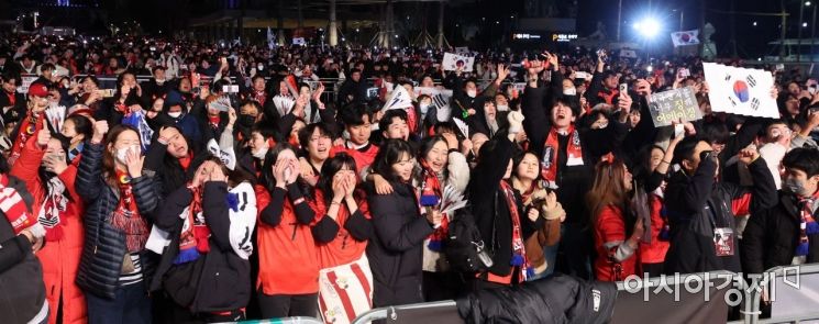 [포토] 16강 진출 기뻐하는 붉은악마