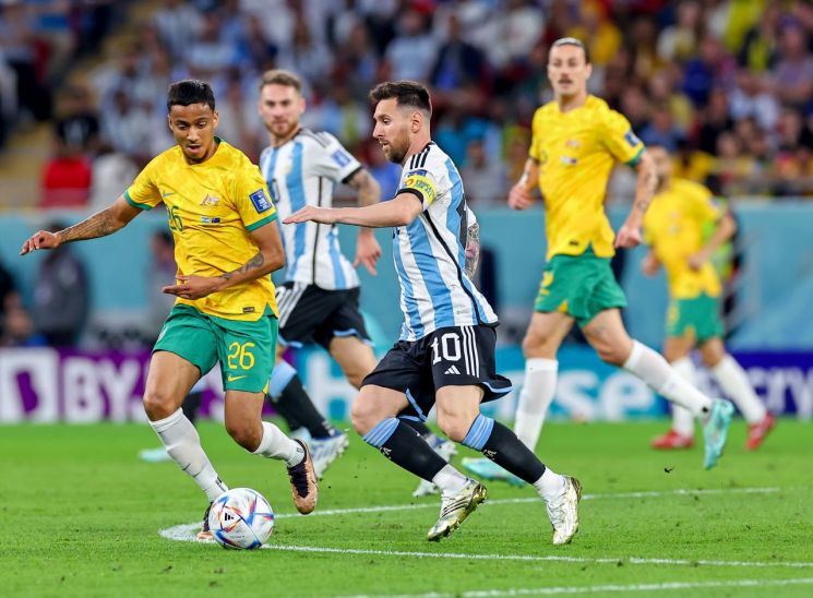 아르헨티나, 호주에 2-1 승리 8강 진출