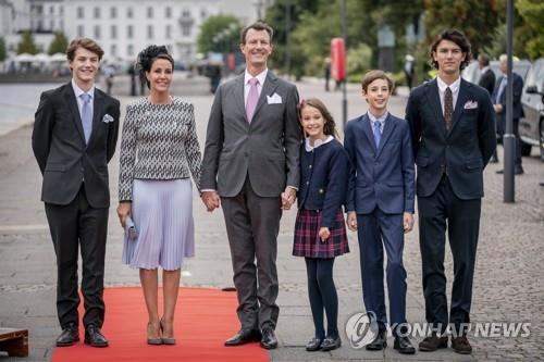 자녀 '지위 박탈'에 분노한 덴마크 왕자 "미국 가겠다"