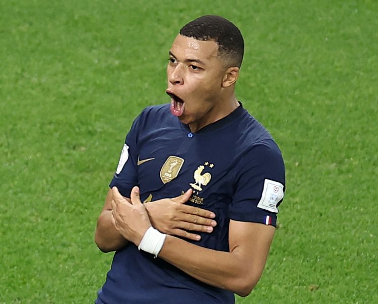 킬리안 음바페, 펠레 제치고 '축구 황제' 등극