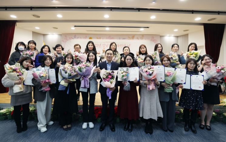[포토]동대문구 '2050 희망트리’ 점등식 개최