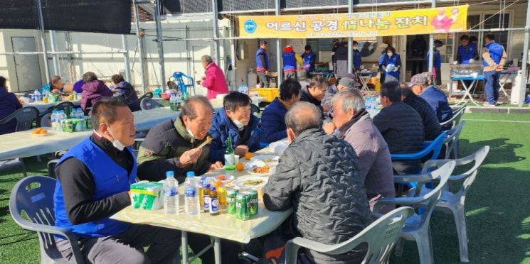한국자유총연맹 의령군지회와 청년회는 소고기국밥 무료 나눔 봉사를 펼쳤다.