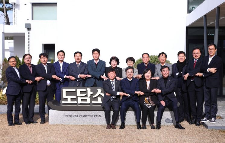 여야정협의체 만난 김동연 "경기도 안전·민생·기회에 힘 모아 달라"