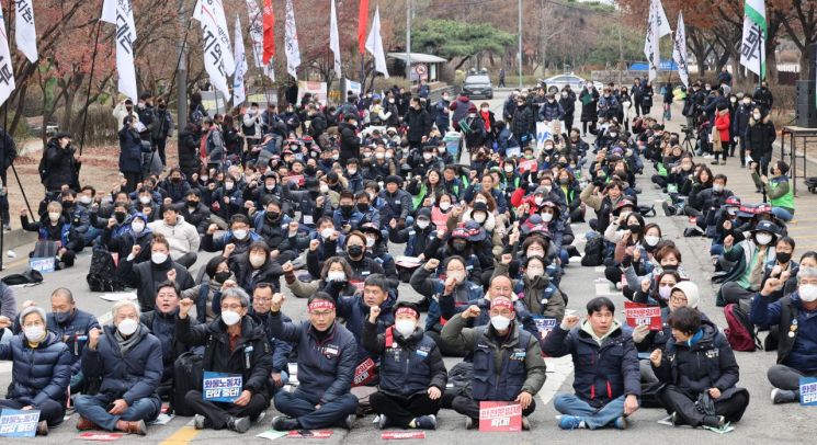 공공운수노조 "화물연대 투쟁 이어받아 안전운임제 사수"