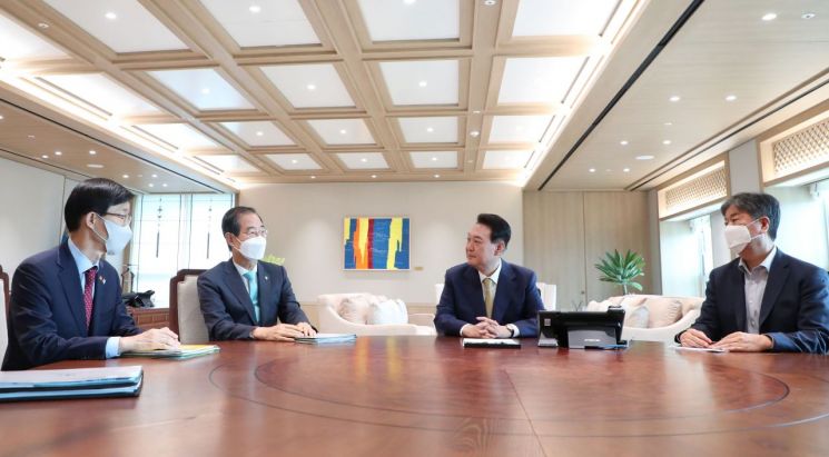 尹 "부산엑스포 유치상황 직접 챙긴다…국가적 행사"