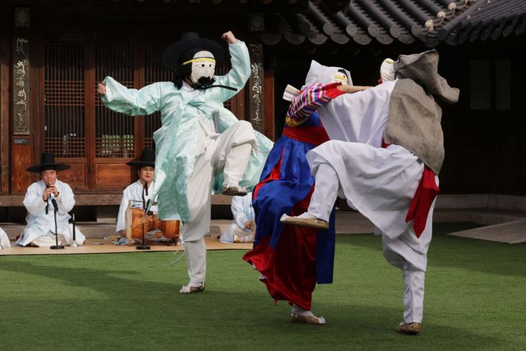 "탈춤, 중국서 유래" 中언론에 서경덕 "억지 주장...선 제대로 넘어"