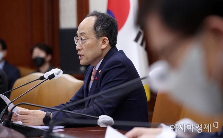 추경호 부총리 겸 기획재정부 장관이 14일 서울 종로구 정부서울청사에서 열린 비상경제장관회의를 주재하고 있다./김현민 기자 kimhyun81@