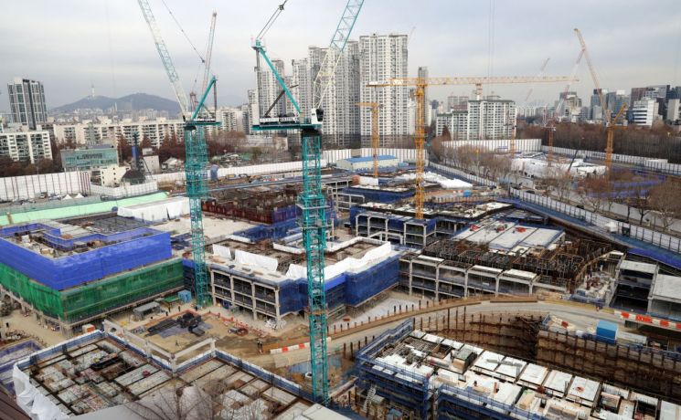 지난 12일 서울 시내 재건축이 한창 진행중인 아파트 단지 모습. / 사진=연합뉴스
