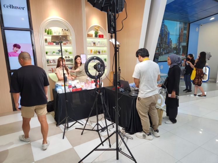 [인도네시아 한류④]문화·상품 전파도 입체적으로…보고, 바르고, 맛보고, 즐기고~