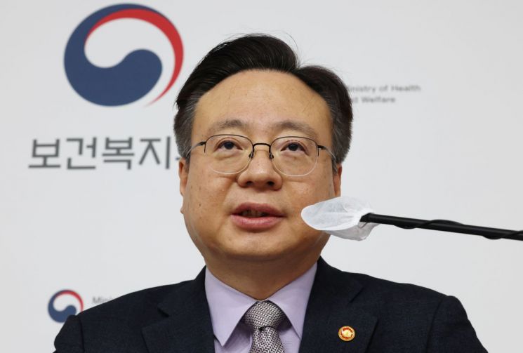조규홍 보건복지부 장관이 19일 세종 정부종합청사에서 열린 기자간담회에서 발언하고 있다. [이미지출처=연합뉴스]