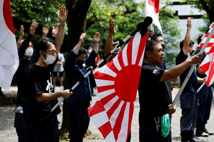 "일본, 과거에 갇혀있다" 英BBC 특파원의 일침