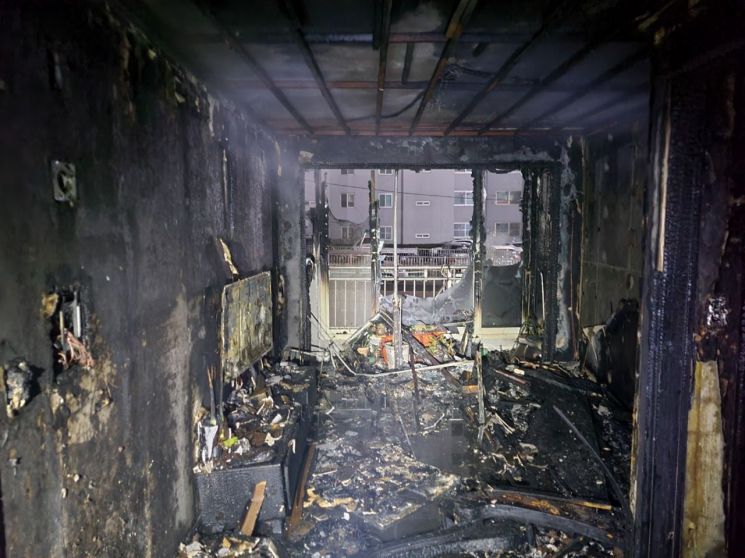 한밤중 양산 아파트 태운 ‘불’ … 주민 48명 대피·3명 이송