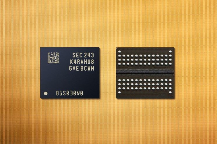 삼성전자 12나노급 16Gb DDR5 D램 이미지 / 사진=삼성전자 제공