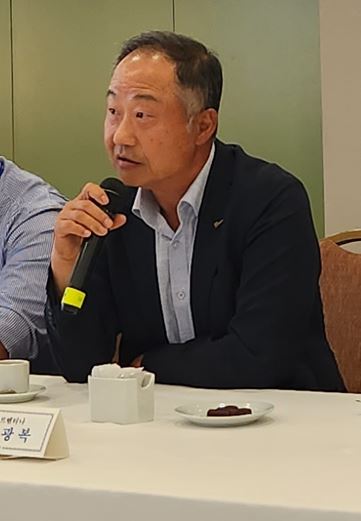 김광복 포스코아르헨티나 법인장이 지난 12일 아르헨티나 살타주에서 열린 기자 간담회에서 발언하고 있다.