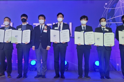 [Leading next-generation authentication security company SensTone has obtained the New Excellent Technology (NET) certification from the Ministry of Trade, Industry and Energy for its 'One-Time Authentication Code (OTAC) technology for individual IoT device authentication and transmission data security.']