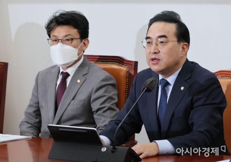 박홍근 더불어민주당 원내대표가 22일 국회에서 열린 원내대책회의에 참석, 모두발언을 하고 있다./윤동주 기자 doso7@
