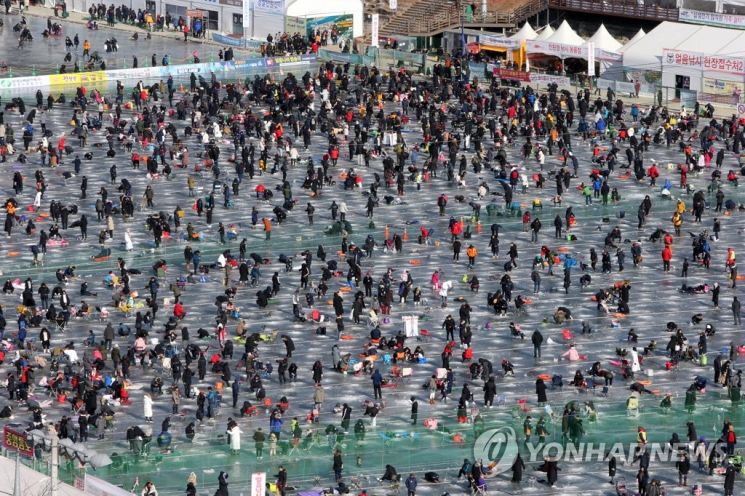 '100만명이 얼음밭 몰려온' 진풍경…CNN "韓에 '세계7대 불가사의' 있다"
