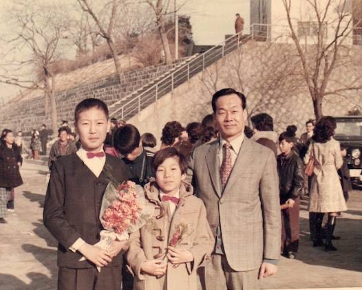윤석열 대통령의 초등학교 졸업사진