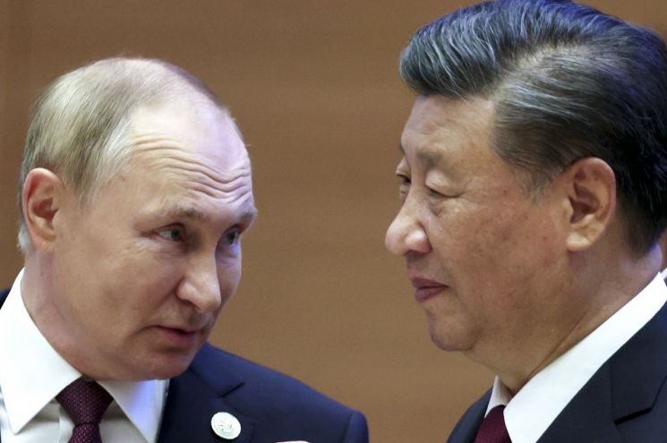 (왼쪽부터)블라디미르 푸틴 러시아 대통령, 시진핑 중국 국가주석 [이미지출처=연합뉴스]