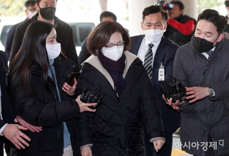 이태원 참사 관련 업무상과실치사상 혐의를 받는 박희영 용산구청장이 26일 서울 마포구 서울서부지방법원에서 열린 구속 전 피의자심문(영장실질심사)에 출석하고 있다./김현민 기자 kimhyun81@