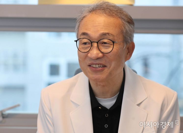 [하루만보하루천자]'국민주치의' 오한진 박사 "생의 마지막까지…걷고 또 걸어라"
