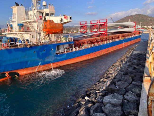 제주 화순항서 입항 중 기관 고장 화물선 구조