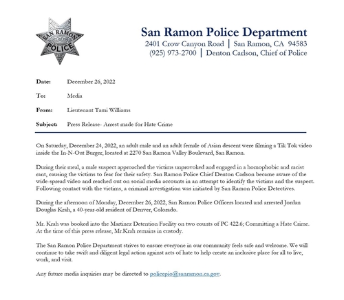 패스트푸드점을 방문한 한인들이 인종차별적 언어폭력을 당한 미국 캘리포니아주 샌 라몬시의 경찰이 낸 보도자료로 지난 26일(현지시간) 콜로라도주 덴버시 주민인 40세 남성을 증오범죄 혐의로 체포했다는 내용이다. [샌 라몬 경찰 트위터 캡쳐＞