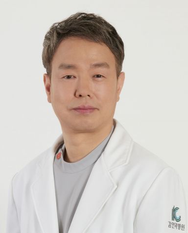 김철구 신임 김안과병원 병원장.