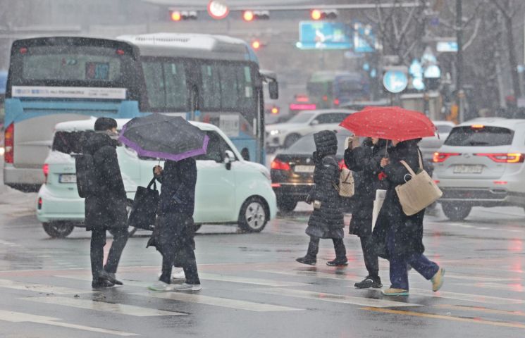 [날씨]낮부터 전국에 비·눈 소식…서울 최저 영하 3도