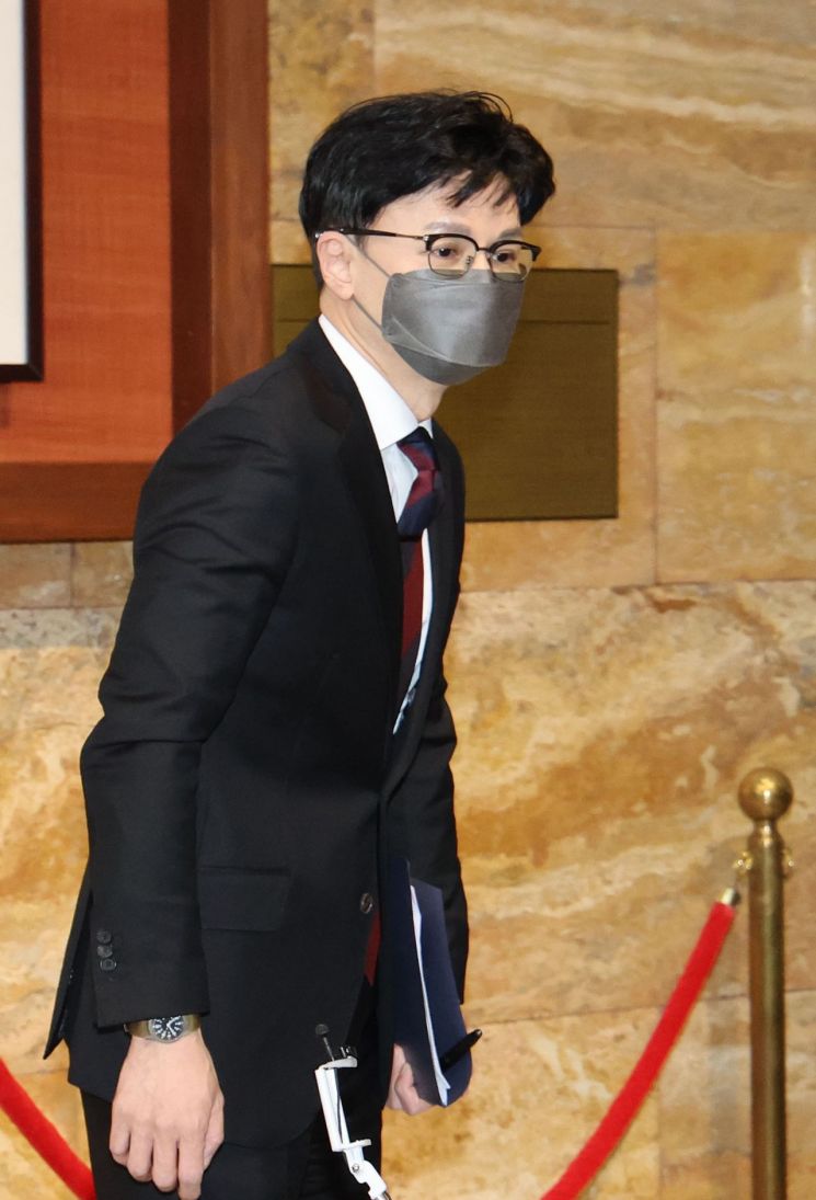 한동훈 "이재명, 음모론·힘자랑 뒤에 숨는 단계는 지났다"