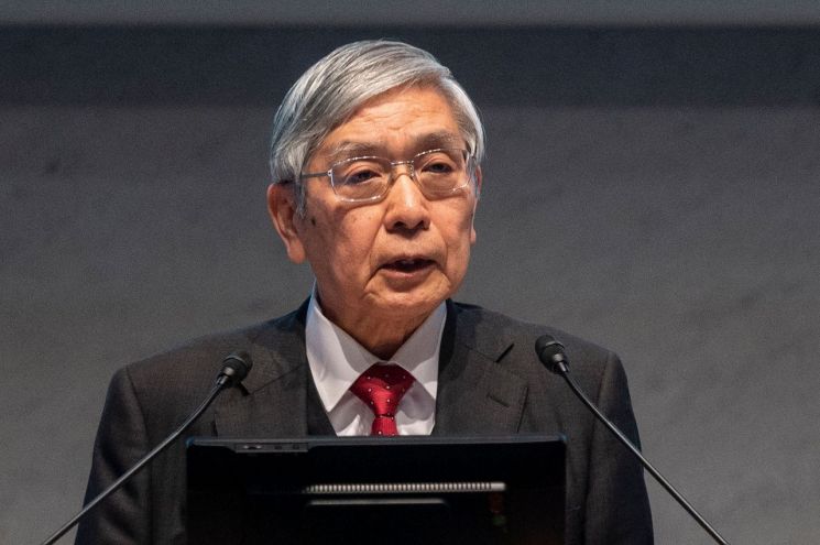 퇴임 앞둔 일본은행 총재 "금융완화 성공적이지만 물가는 유감"