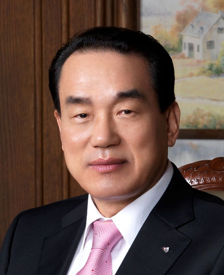 서석홍 동선합섬 회장이 고령군 최초로 고향사랑기부금 500만원을 냈다.