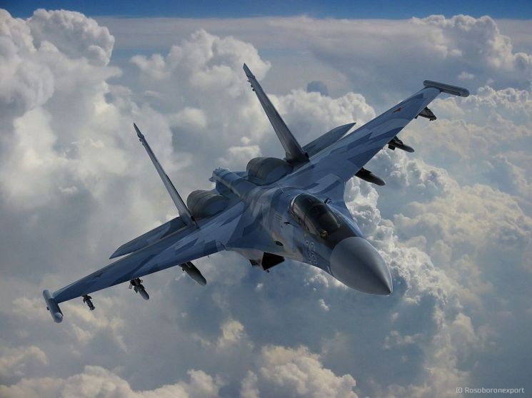 Su-35 전투기의 모습.[이미지출처=러시아 방산업체 로소보로넥스포르트(rosoboronexport) 홈페이지]
