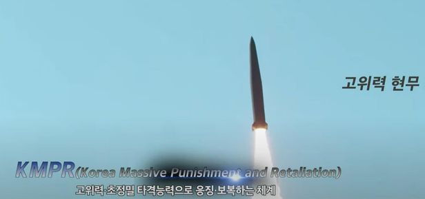 지난해 10월1일 제74주년 국군의 날 기념식 행사서 첫 공개된 '괴물 미사일' 현무-5 영상.