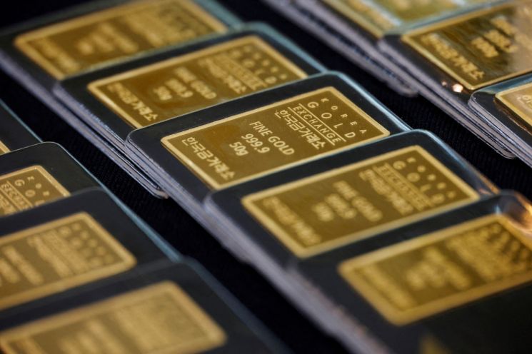 침체우려에 금값 6개월만에 최고치…유가 4%대 급락