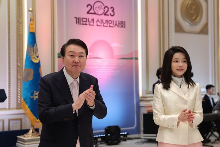 尹 문화예술인 신년인사회 참석 "도움주려 최대한 노력"