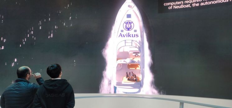 [르포]"이게 배라고?" HD현대가 만든 '미래형 선박'에 구름떼 관중