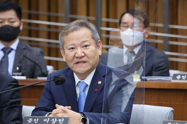 이태원 청문회 '유가족 명단' 공방… 野 "이상민 위증" 총공세