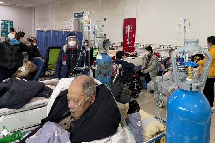 환자로 꽉 찬 상하이의 응급병동. 사진=로이터연합뉴스