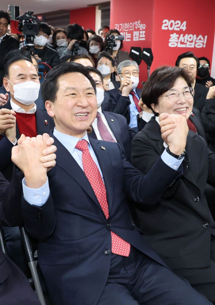 김기현 국민의힘 의원이 9일 오후 여의도에서 열린 이기는 캠프 개소식에서 기념촬영을 하고 있다. 2023.1.9 [이미지출처=연합뉴스]