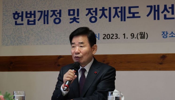 선거제·개헌 논의 닻 올린 김진표 "전면 정비 필요"