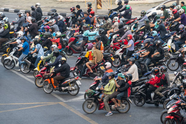 태국 수도 방콕 시내를 가득 메운 오토바이 행렬들의 모습. 방콕=AP·연합뉴스