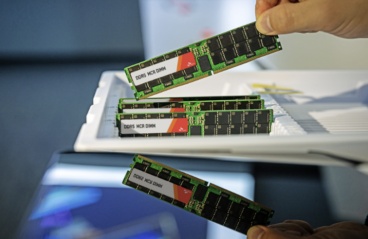 SK하이닉스가 선보인 서버용 DDR5 D램 메모리인 'DDR5 MCR DIMM' / [사진제공=SK하이닉스]