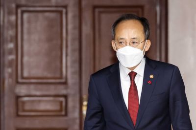 [포토]회의실 들어서는 추경호 경제부총리